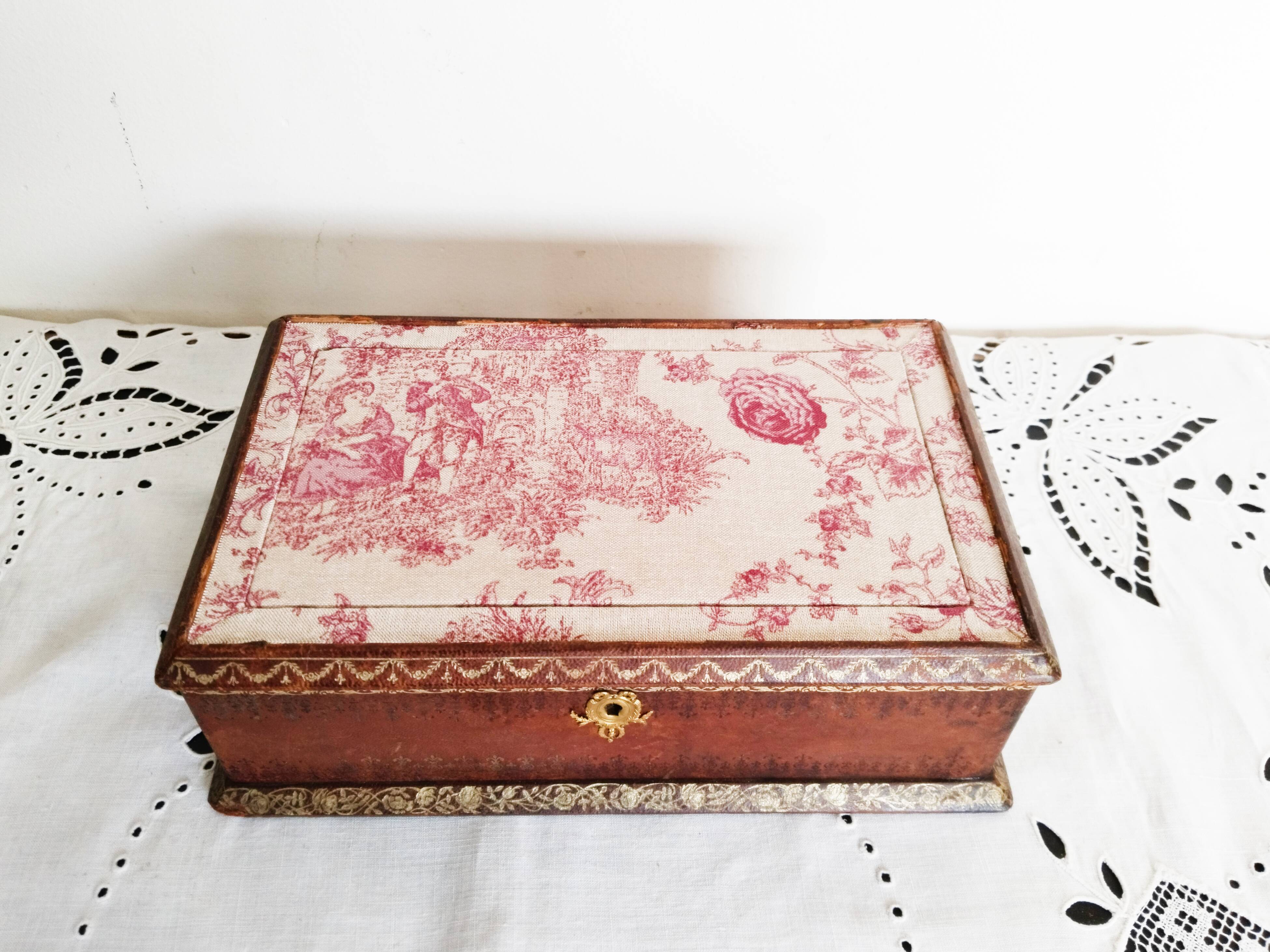 Box, wooden and leather case