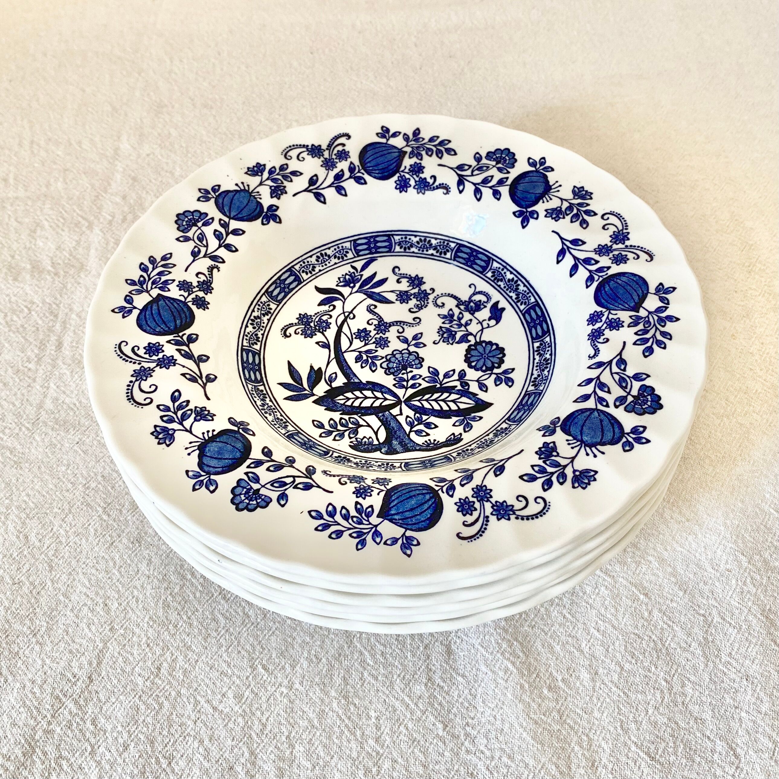 English hollow plates blue flowers