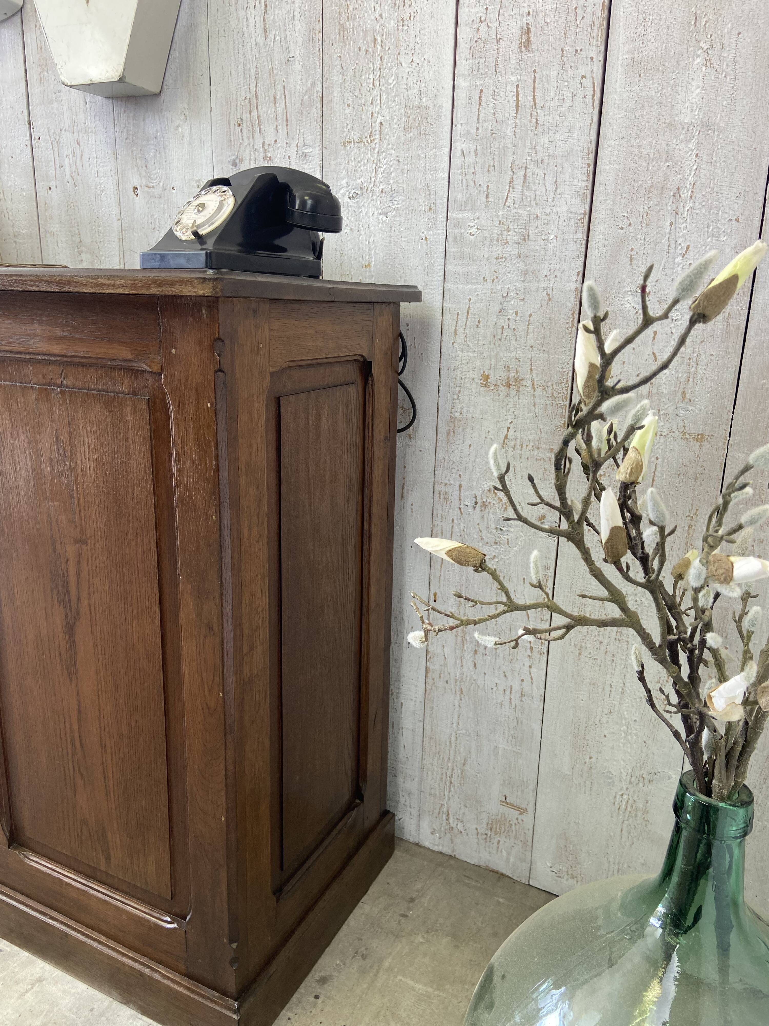 Ancien comptoir de pharmacie