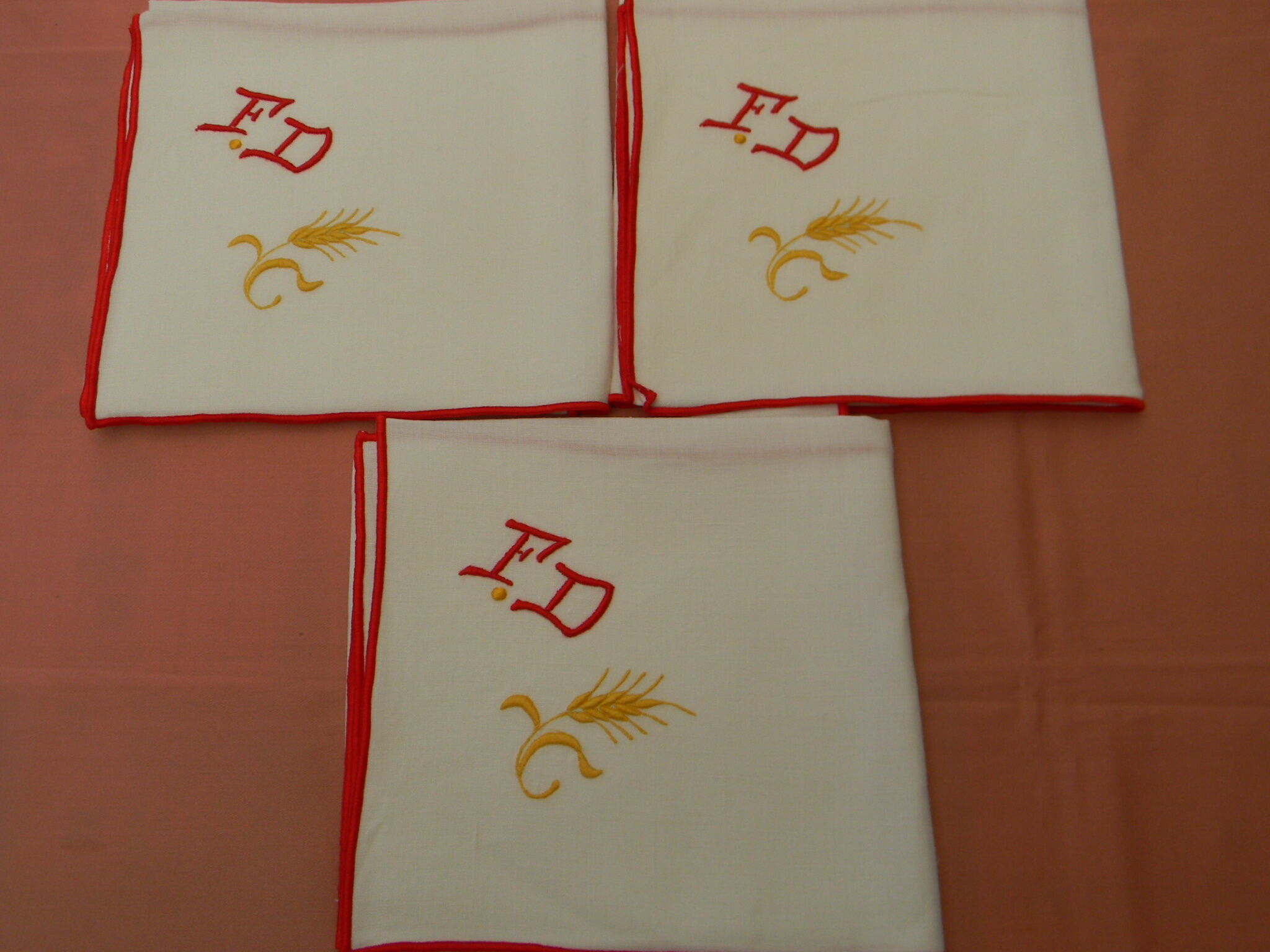 Set of 12 napkins flower décor.