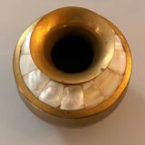 Petit vase vintage en laiton et nacre naturelle