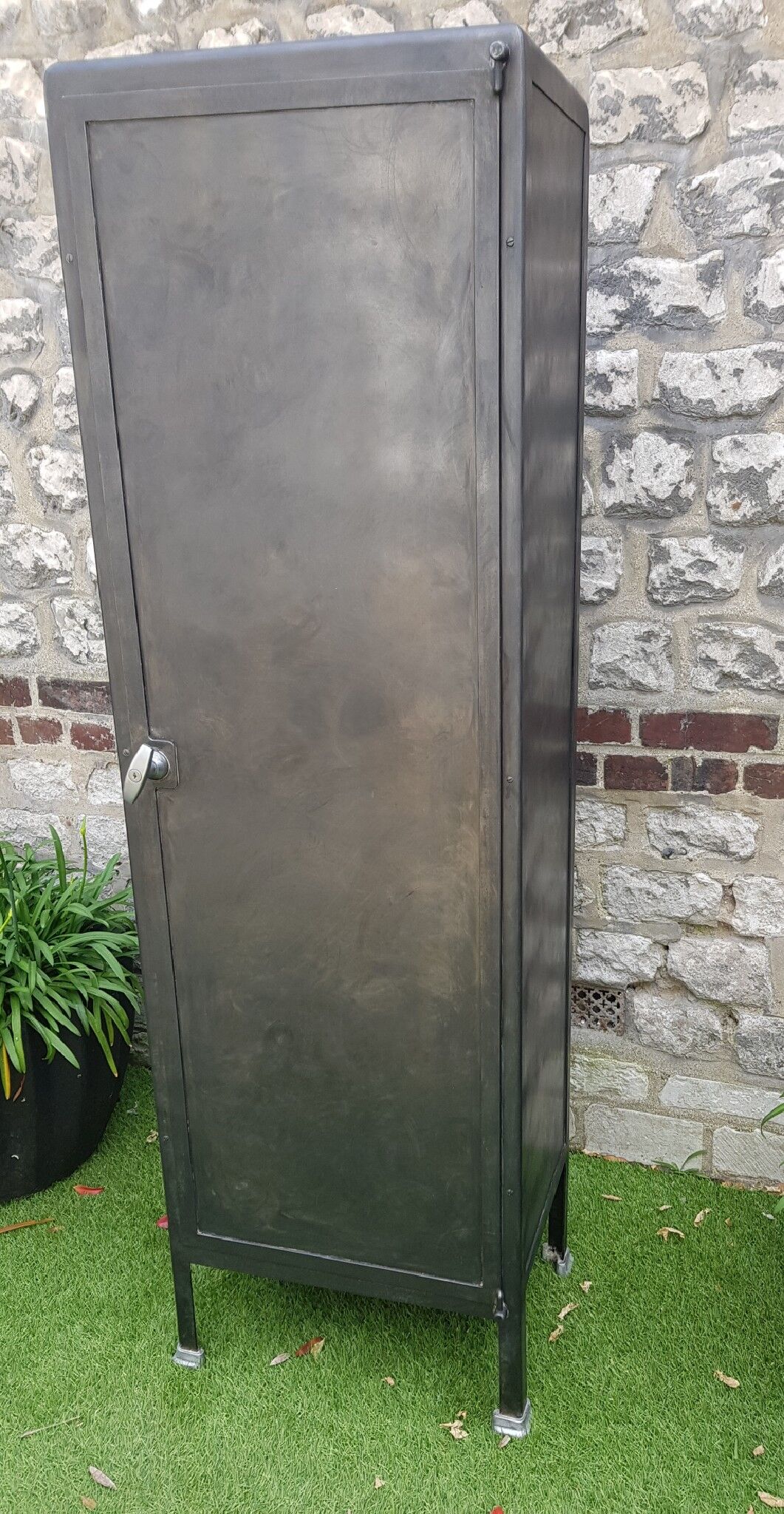Armoire médicale en métal