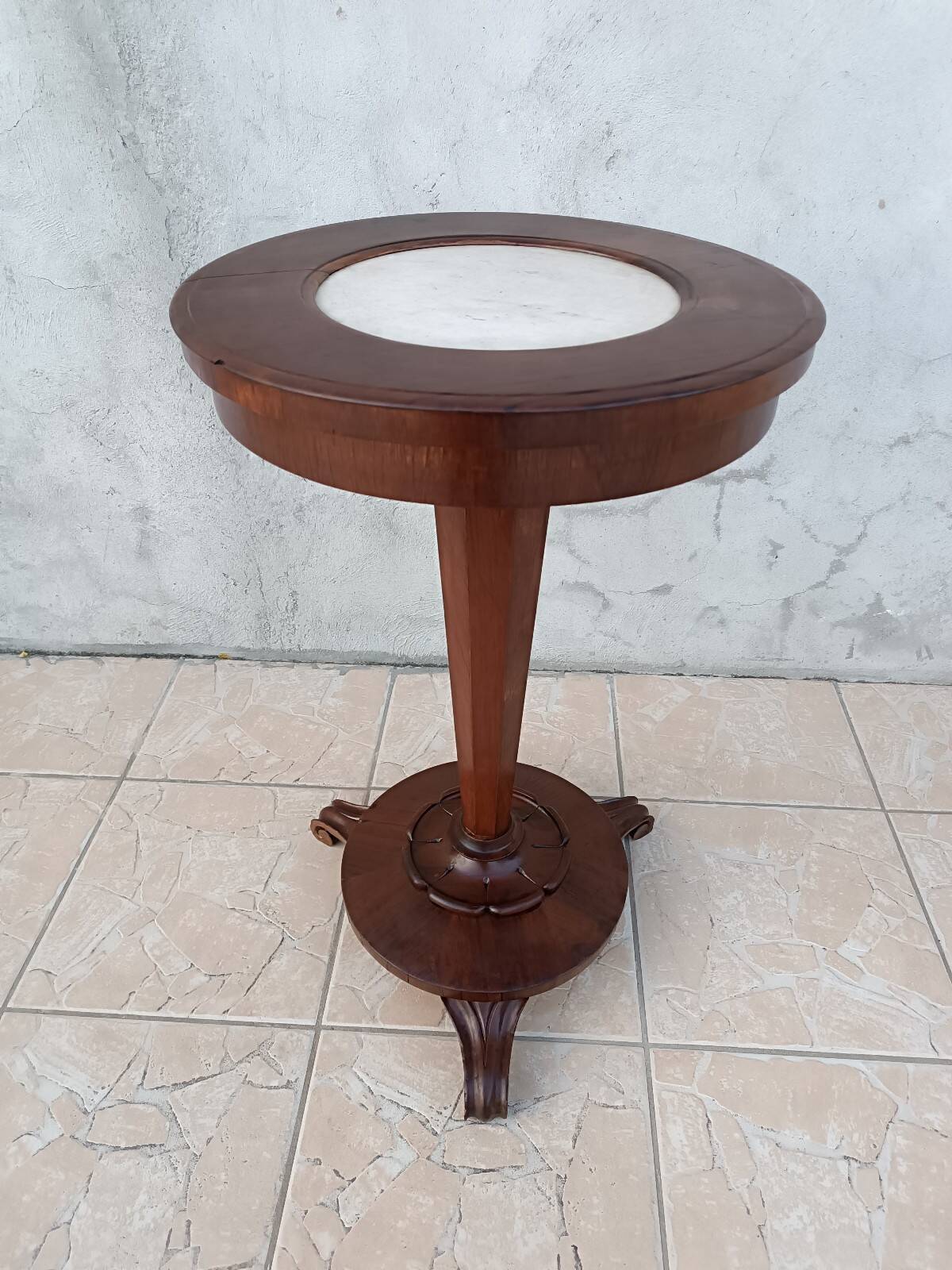 Art Nouveau side table in walnut and marble