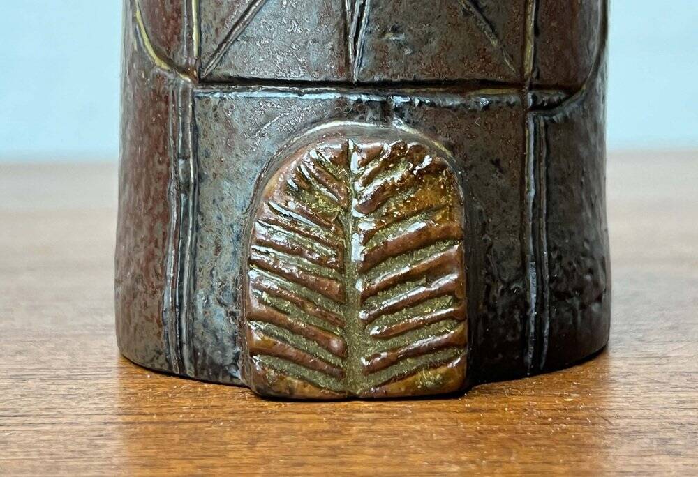 Modern Swedish studio pottery from the mid-century, Bagdad House 2 series by Bertil Vallien for Gustavsberg 1960s.