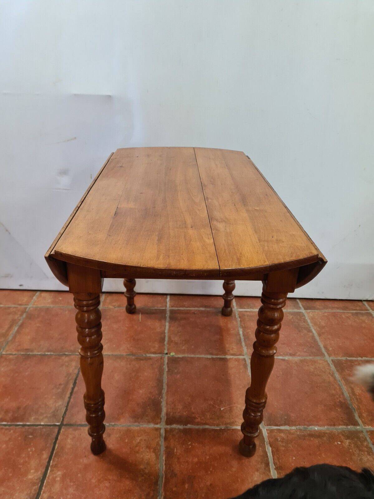 round table 4 feet in cherry wood