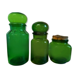 Trio de flacons d'apothicaire en verre vert