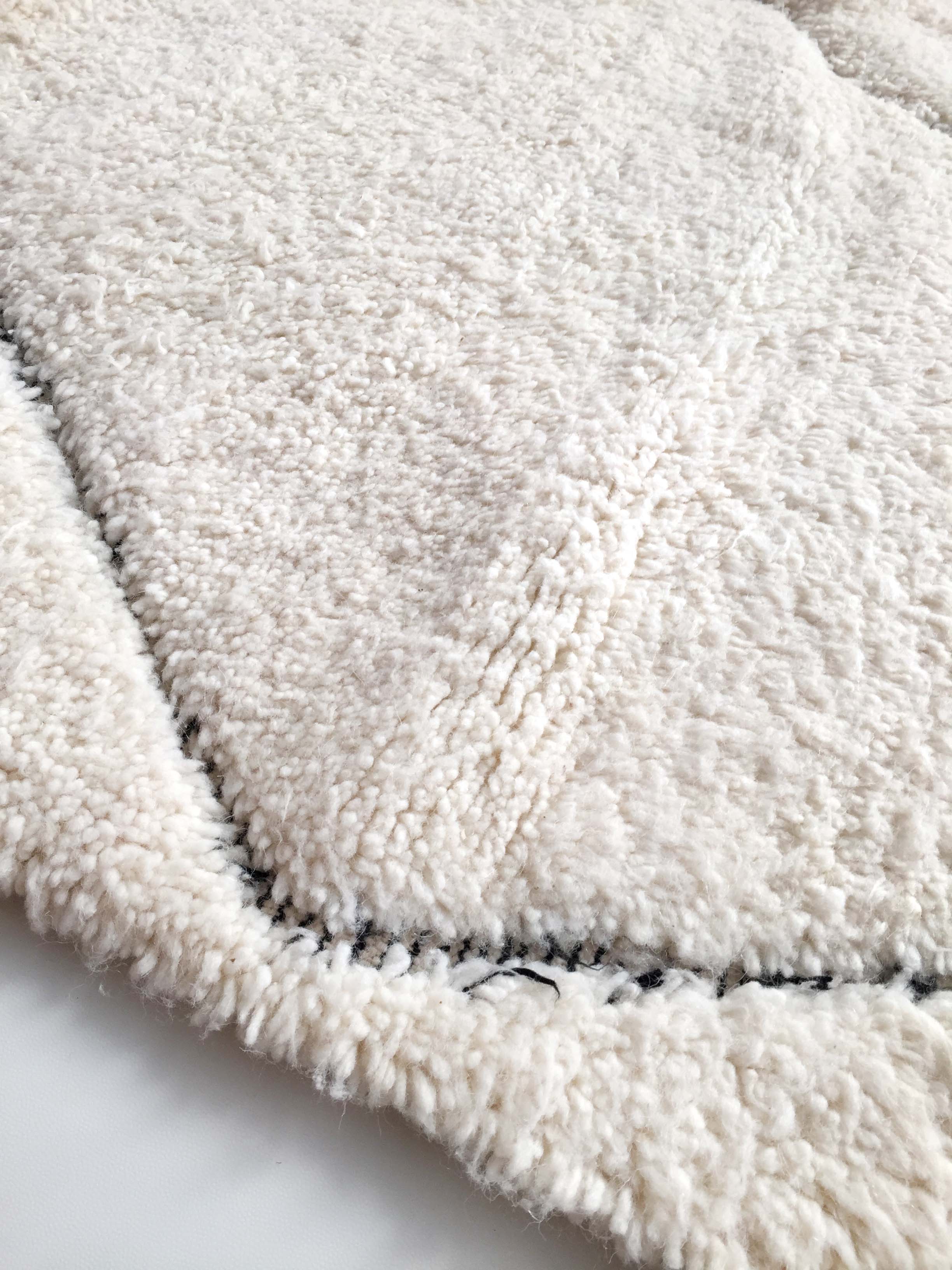 Moroccan Berber carpet Beni Ouarain ecru with black diamonds engraved 275x208cm