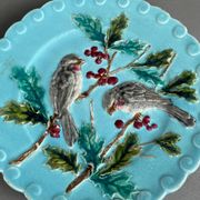 Plate with birds and holly in Sarreguemines majolica from the 19th century - Barbotine - Ref 1158