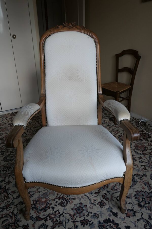 Paire de voltaires anciens en bois sculpté