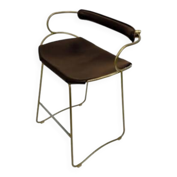 Tabouret de Bar Sculptural Contemporain avec Dossier Acier Laiton Vieilli et Cuir Bleu Marine