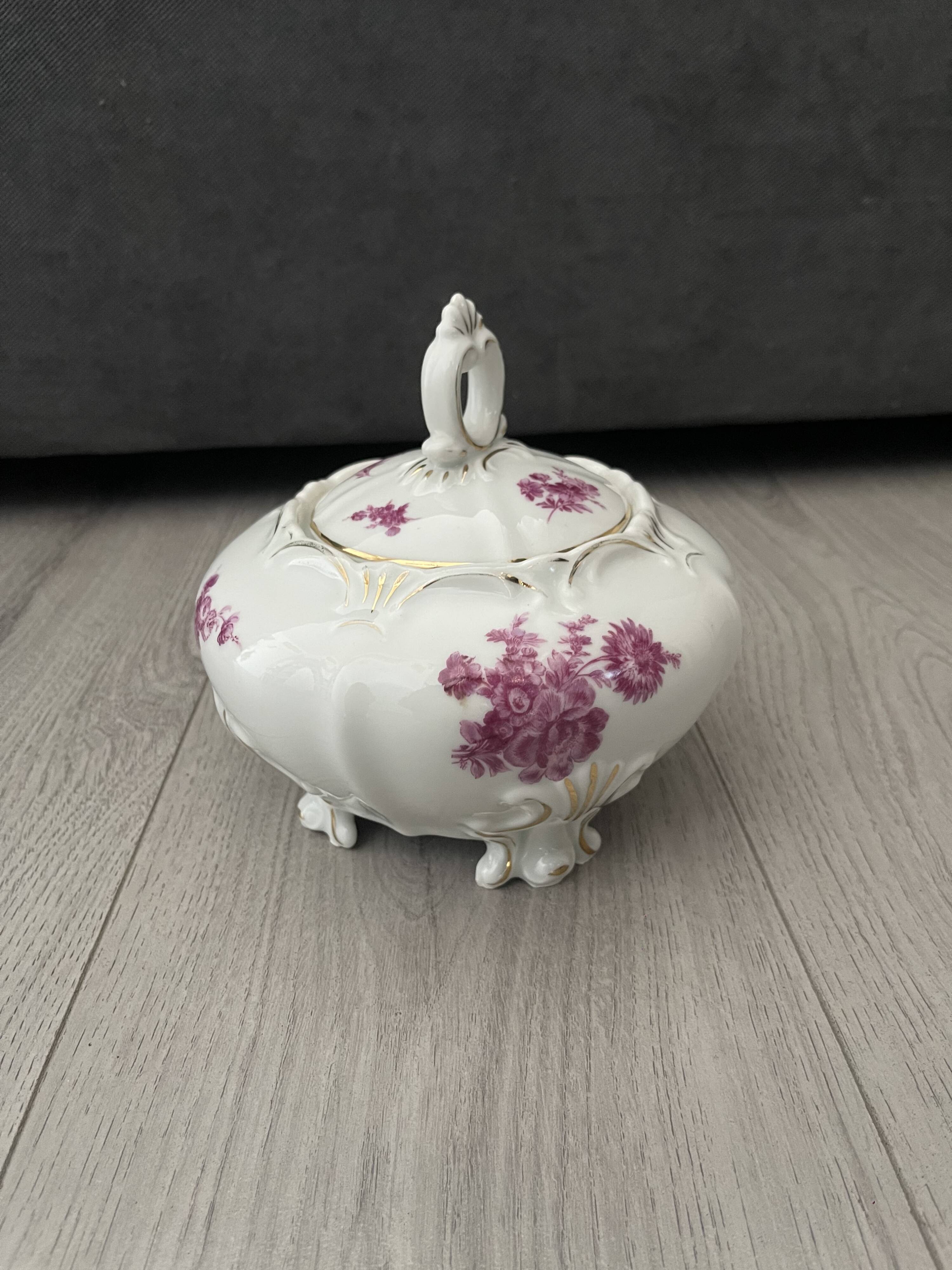 Elegant porcelain soup tureen from Bavaria (Germany), signed AL-KA.