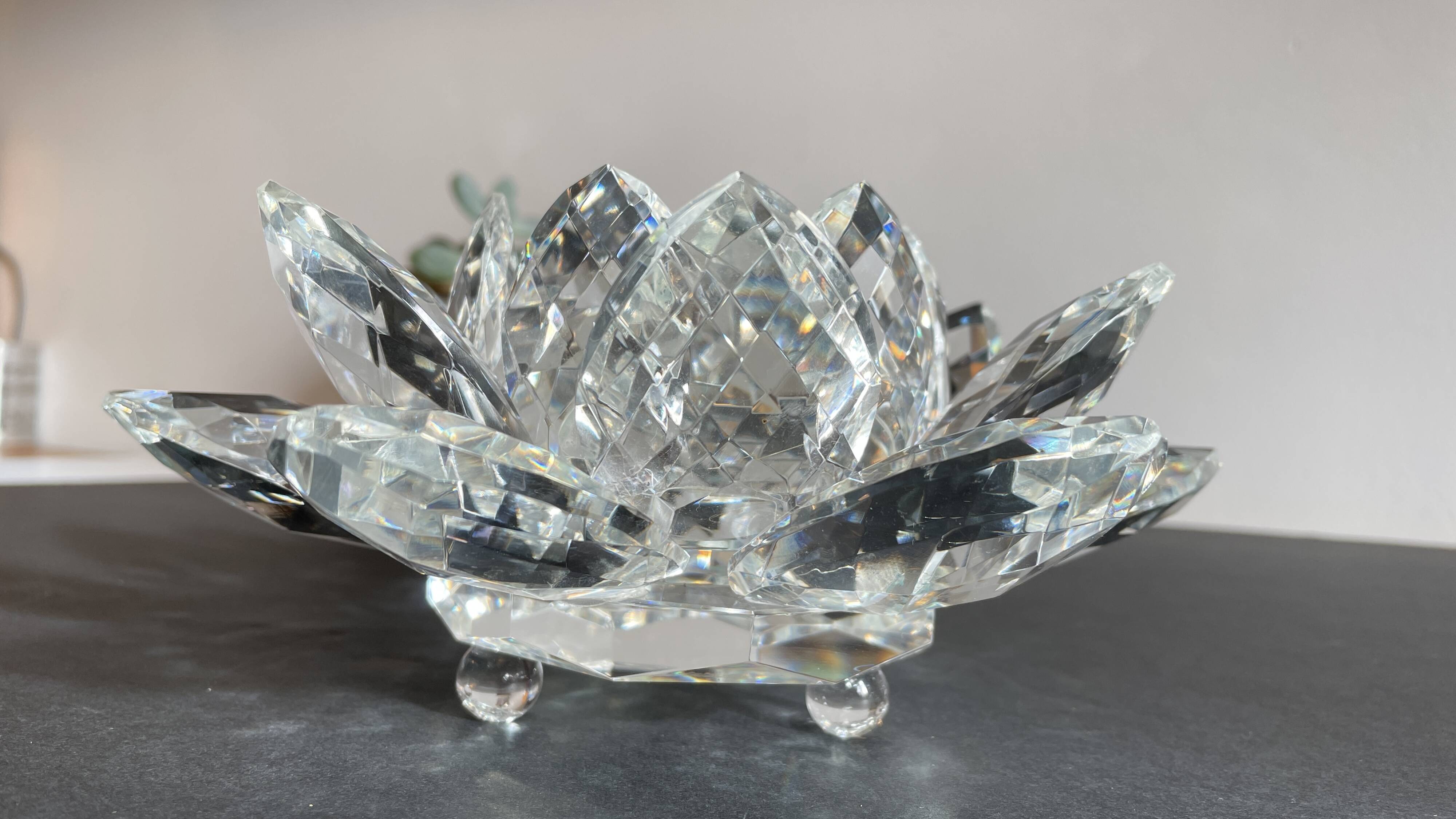 Presse papier fleur en cristal ciselé