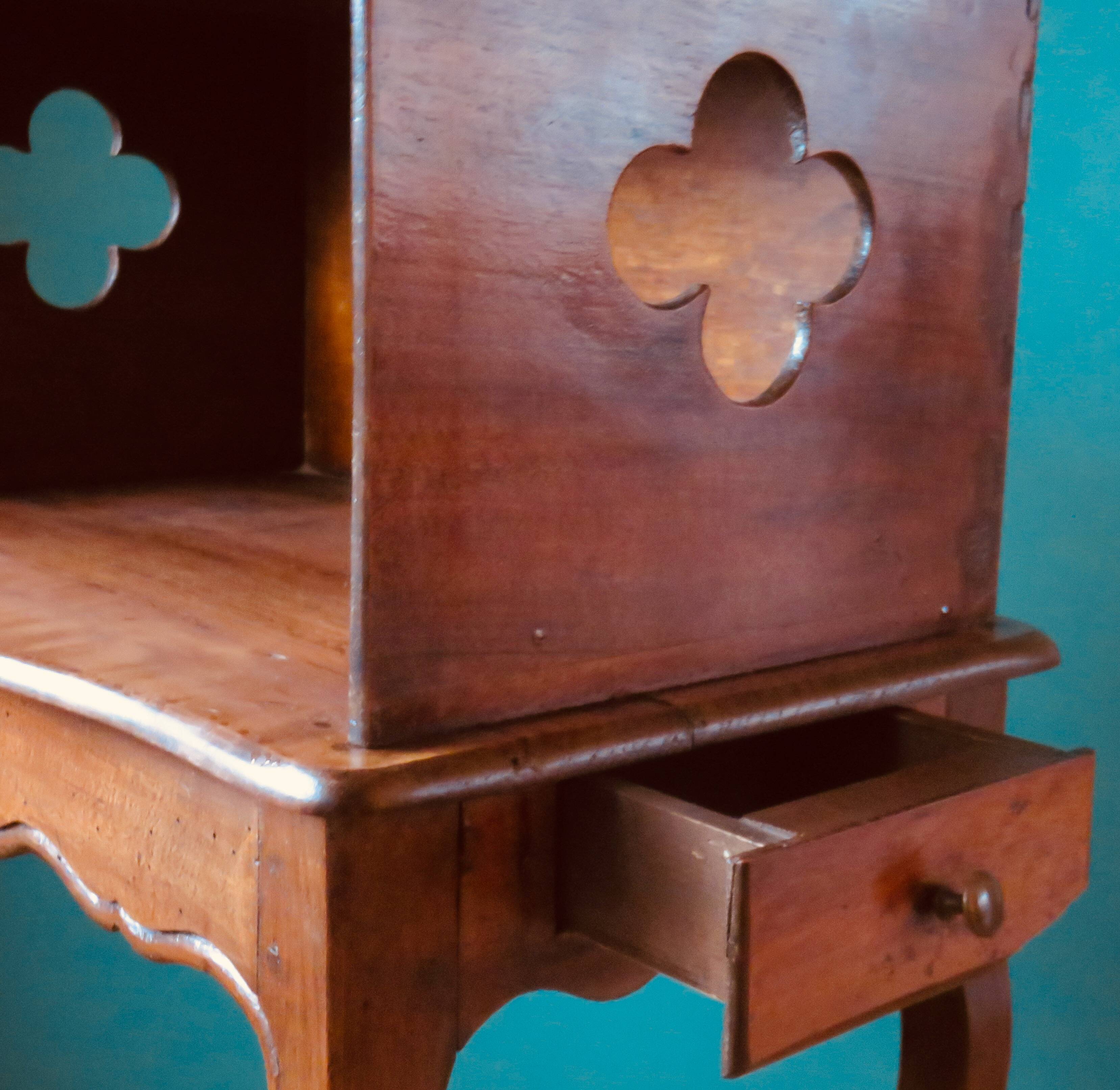 Hazelnut dressing table in the Louis XV style. Late 19th century France, rustic construction.