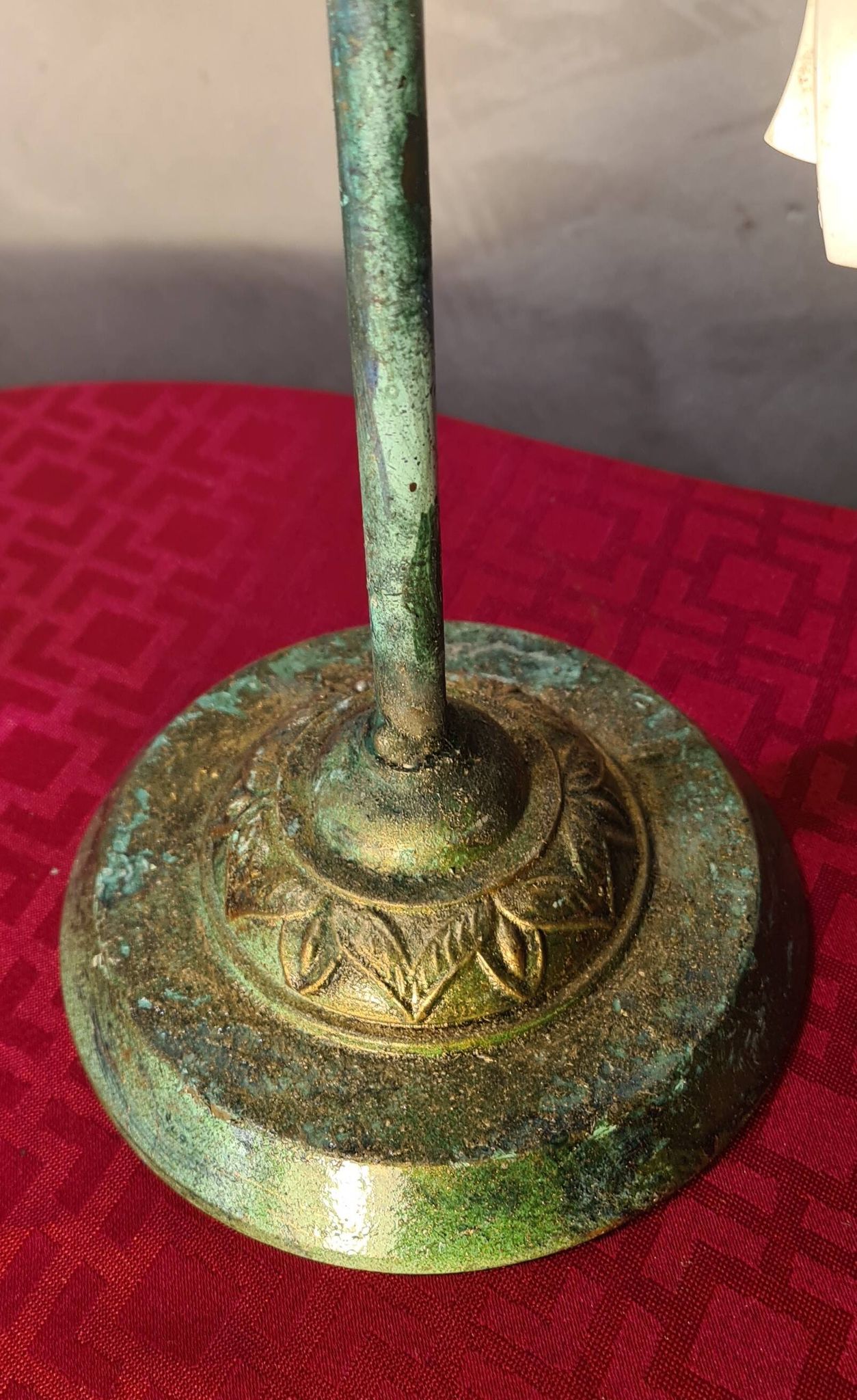 brass lamp with pretty antique patina and opaque green tulip, 58x25