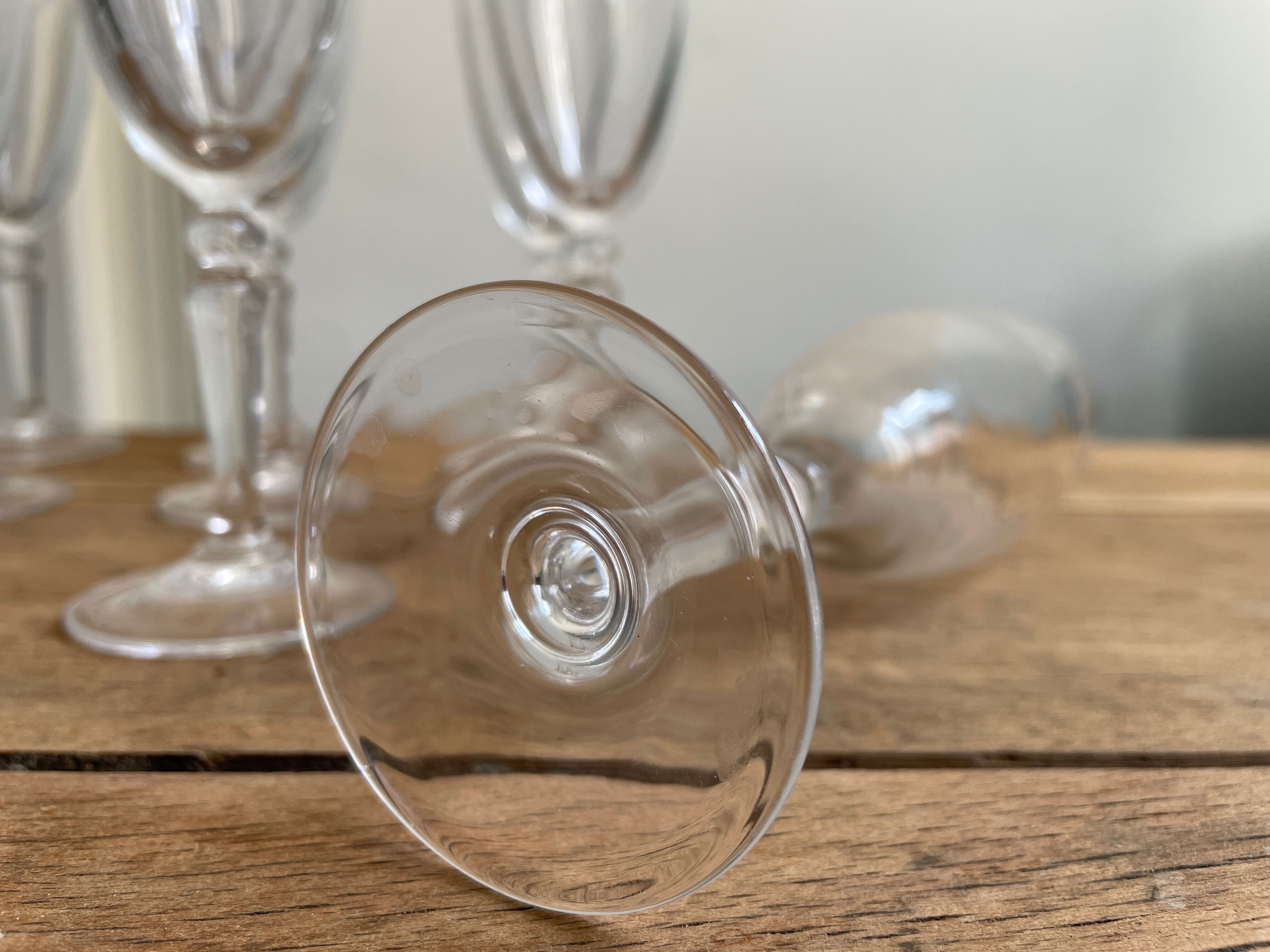 Set of 10 antique champagne glasses in engraved crystal