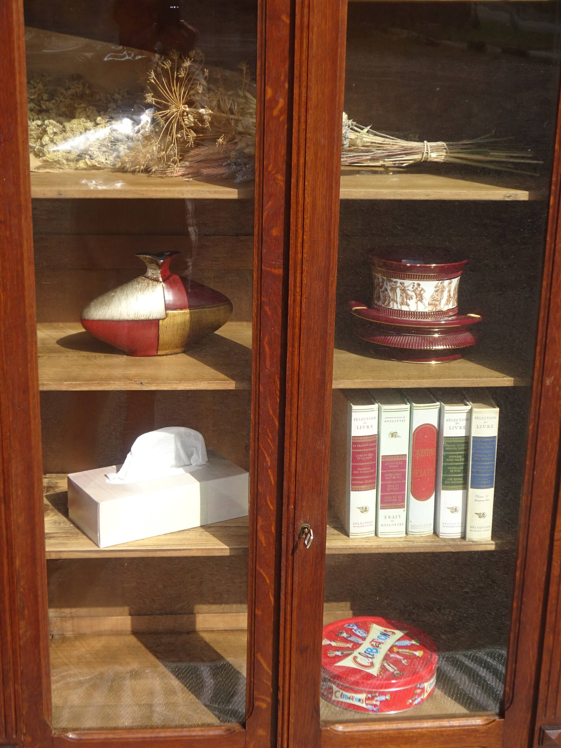 Small display case in oak and old glass