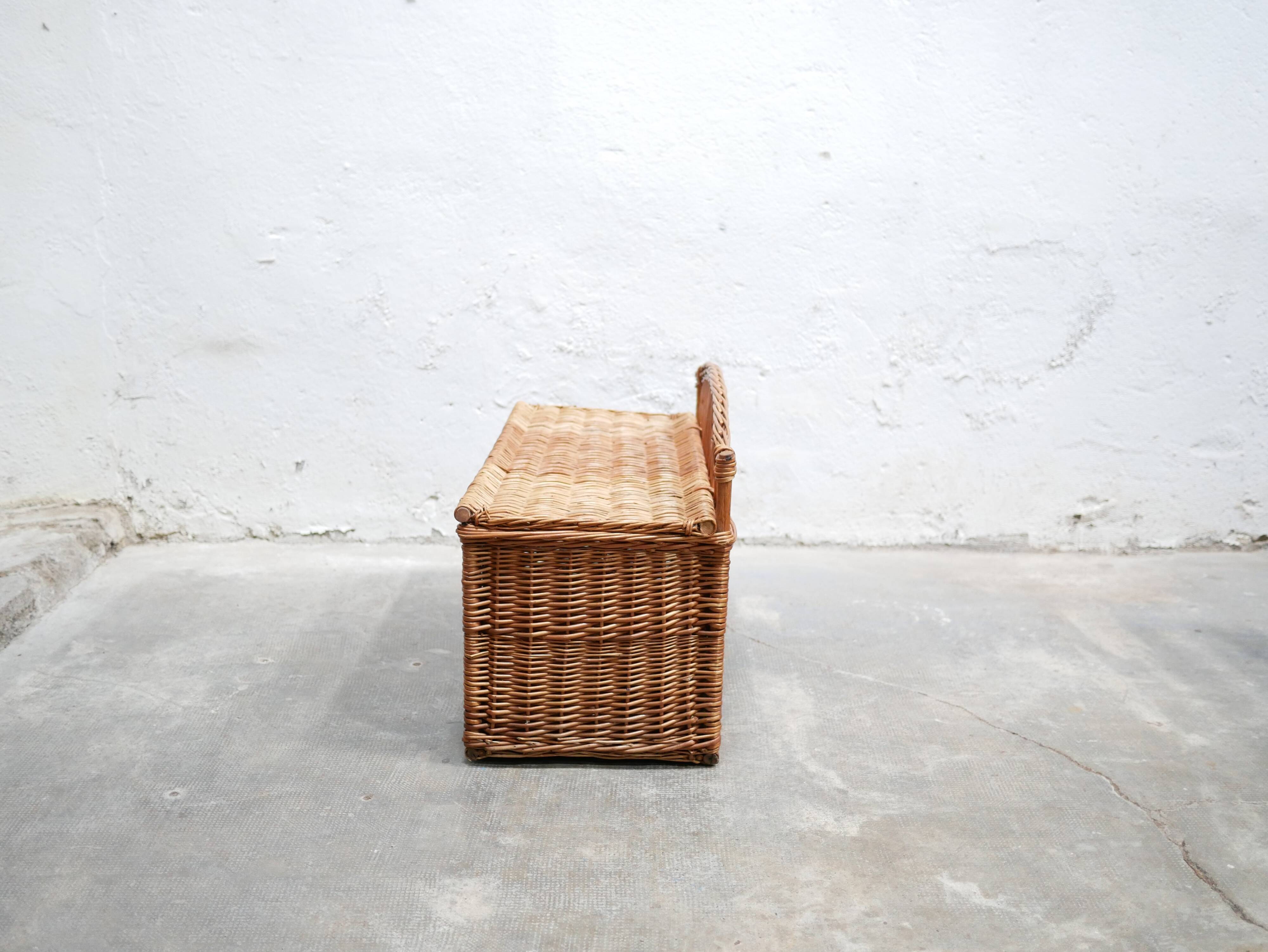 Vintage rattan bench trunk