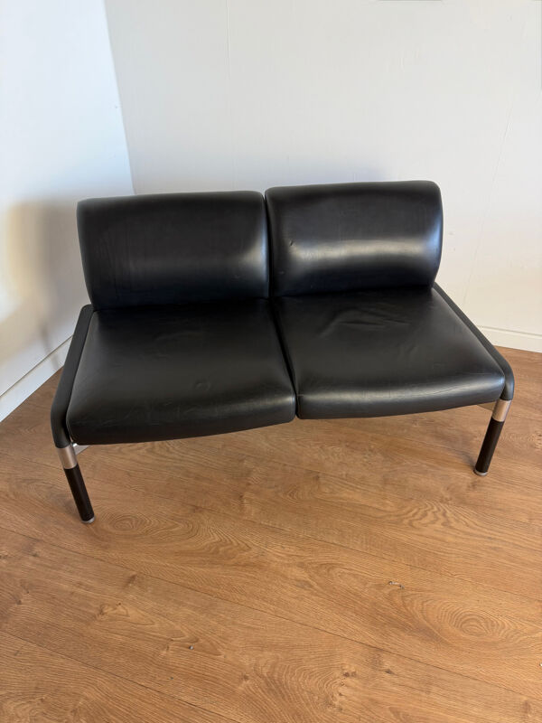 Banquette vintage 2 places en Skaï noir – années 1980