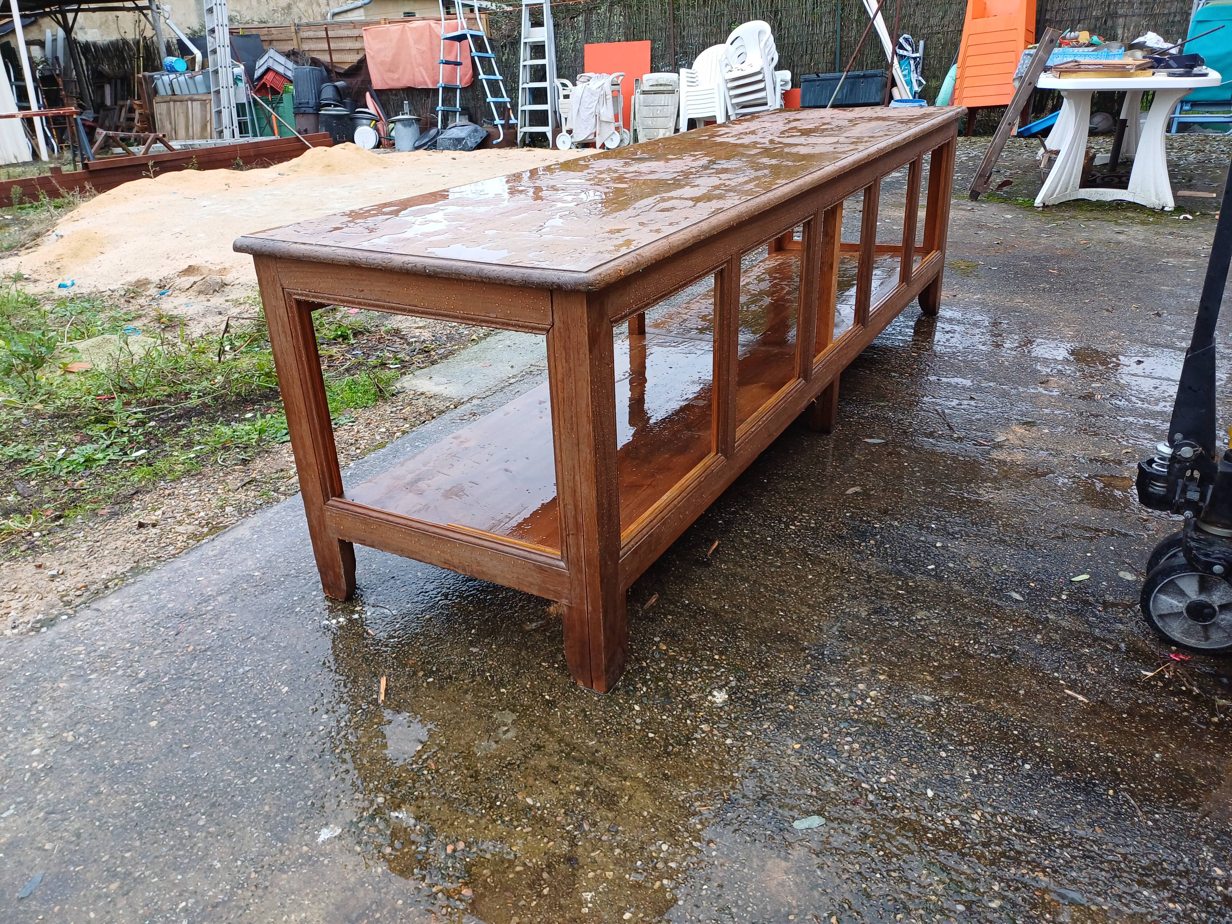 Table de drapier en pin , 2 tiroirs .