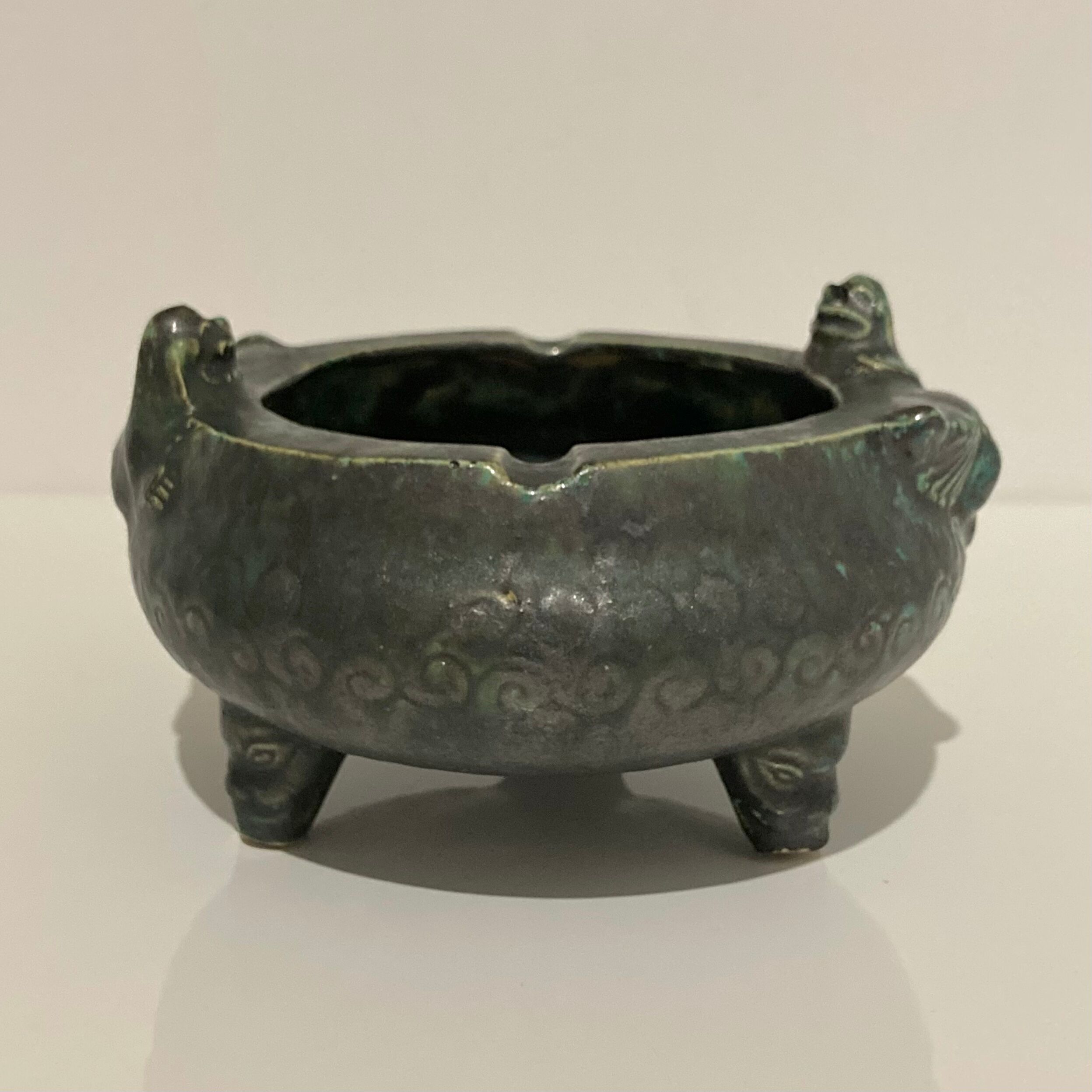 Cendrier en céramique émaillée en forme de brûle-parfum chinois