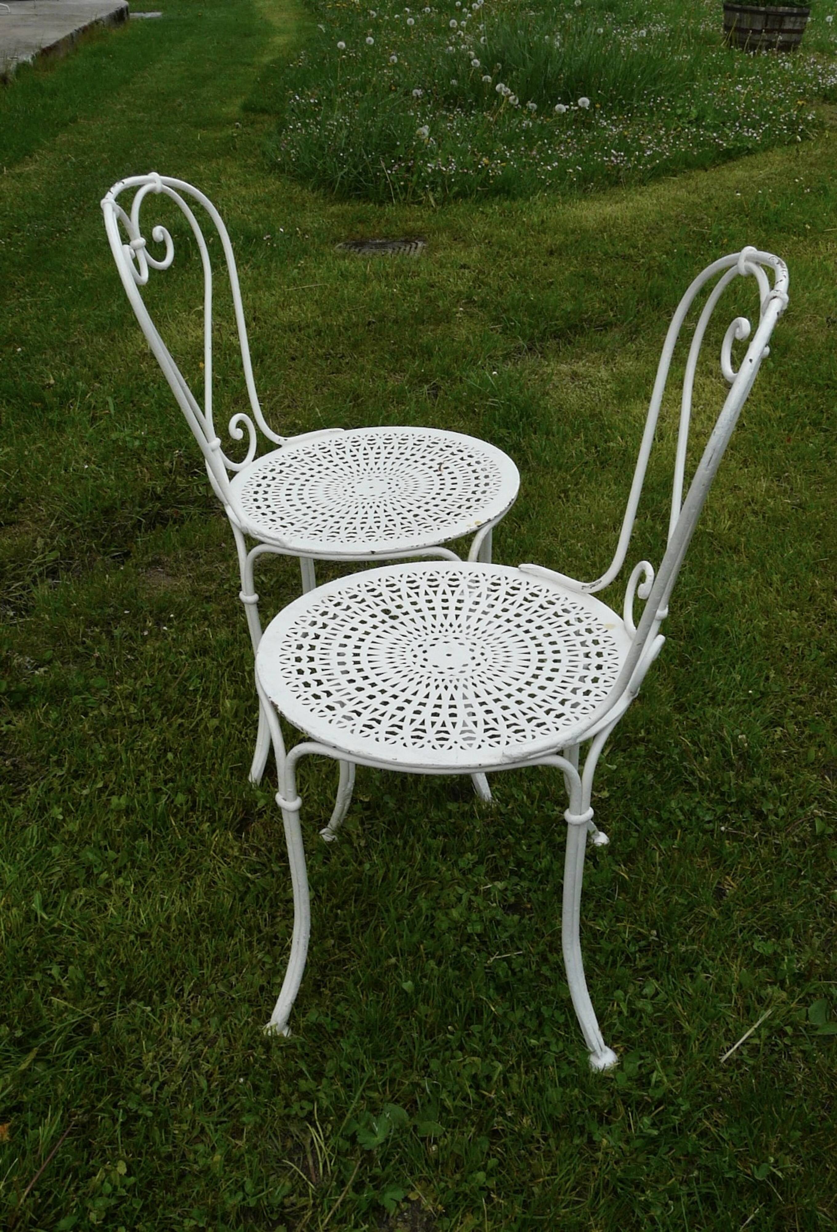 Set of 4 19th century wrought iron garden chairs with heart motif