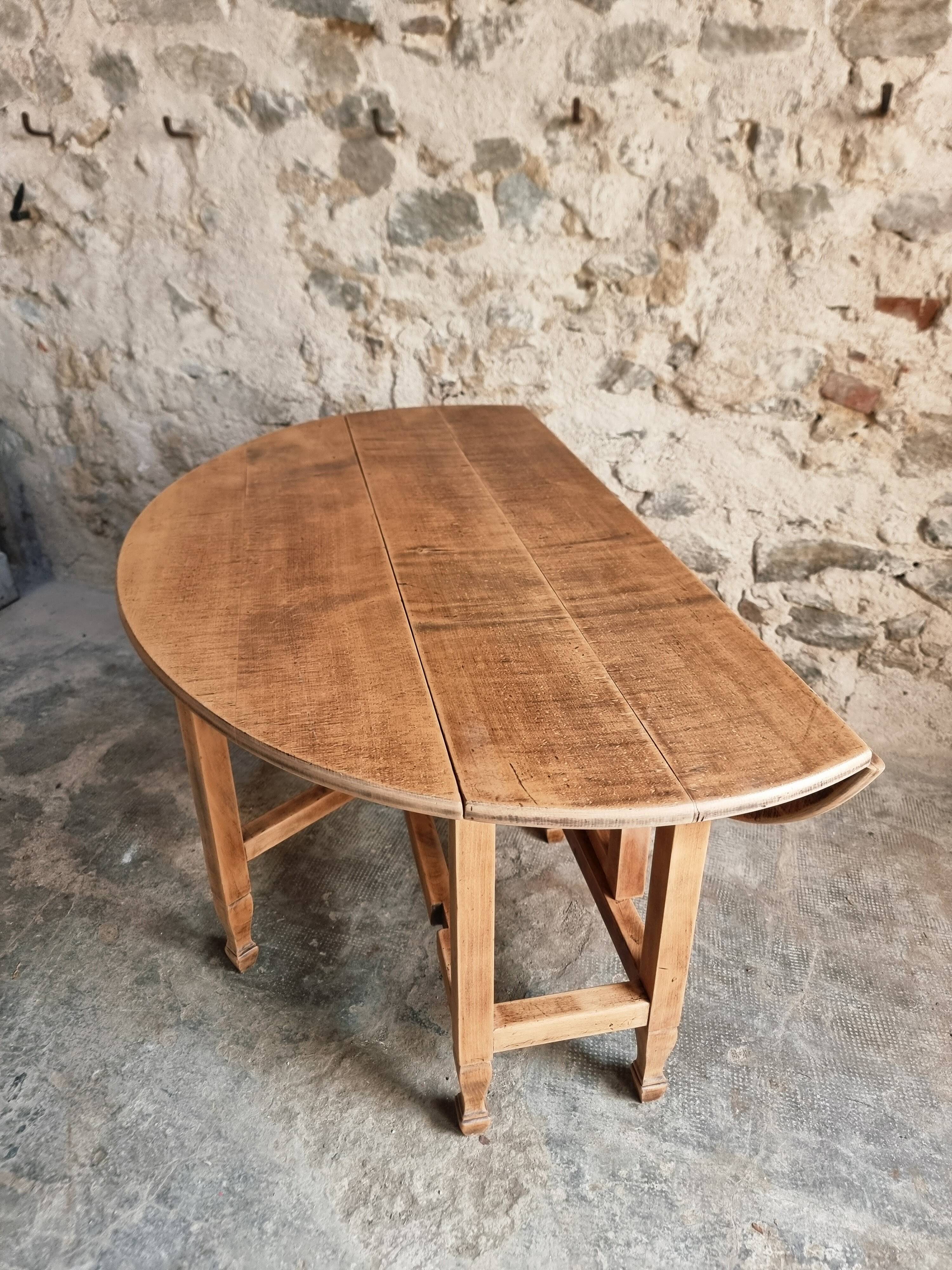 Vintage French drop-leaf table – Oval dining table, circa 1930–1950