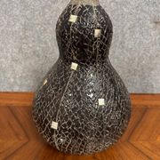 Important vase orientaliste en céramique noire texturée, avec incrustations de nacre vers 1930