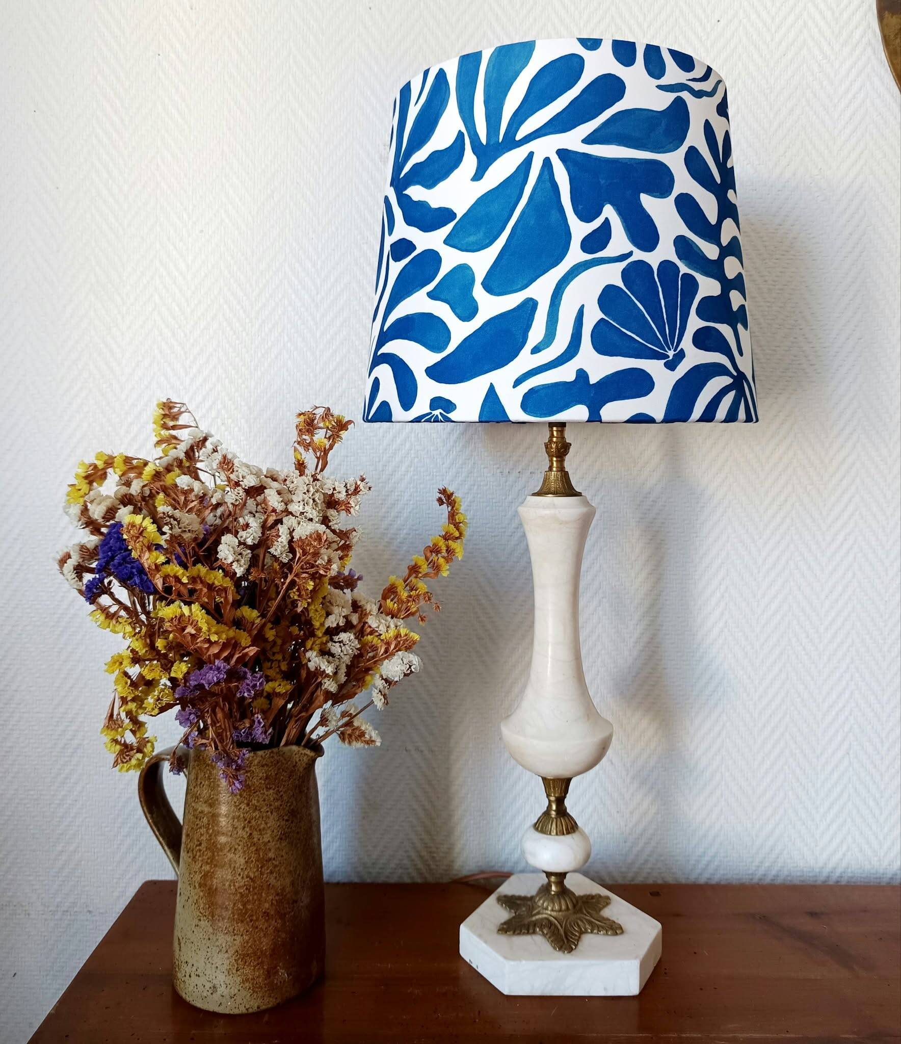 Alabaster lamp with gilding and seashells
