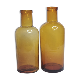 Set of two pharmacy bottles in amber molded glass, 125 cl