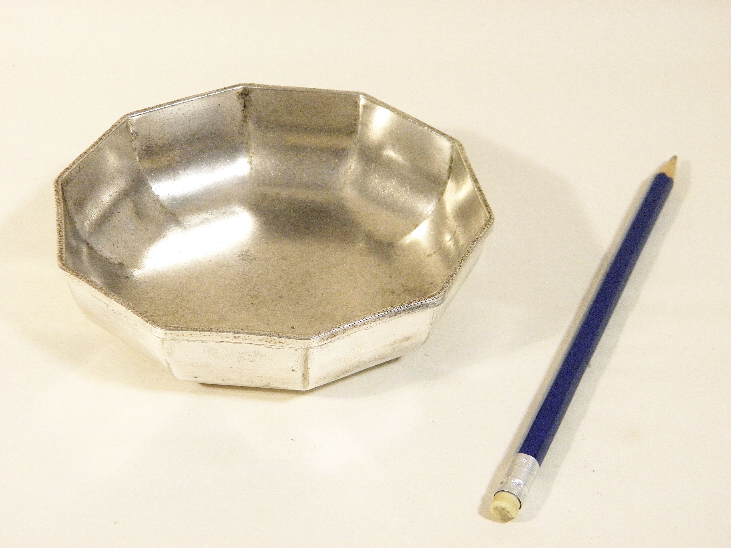 Silver empty-pocket cup