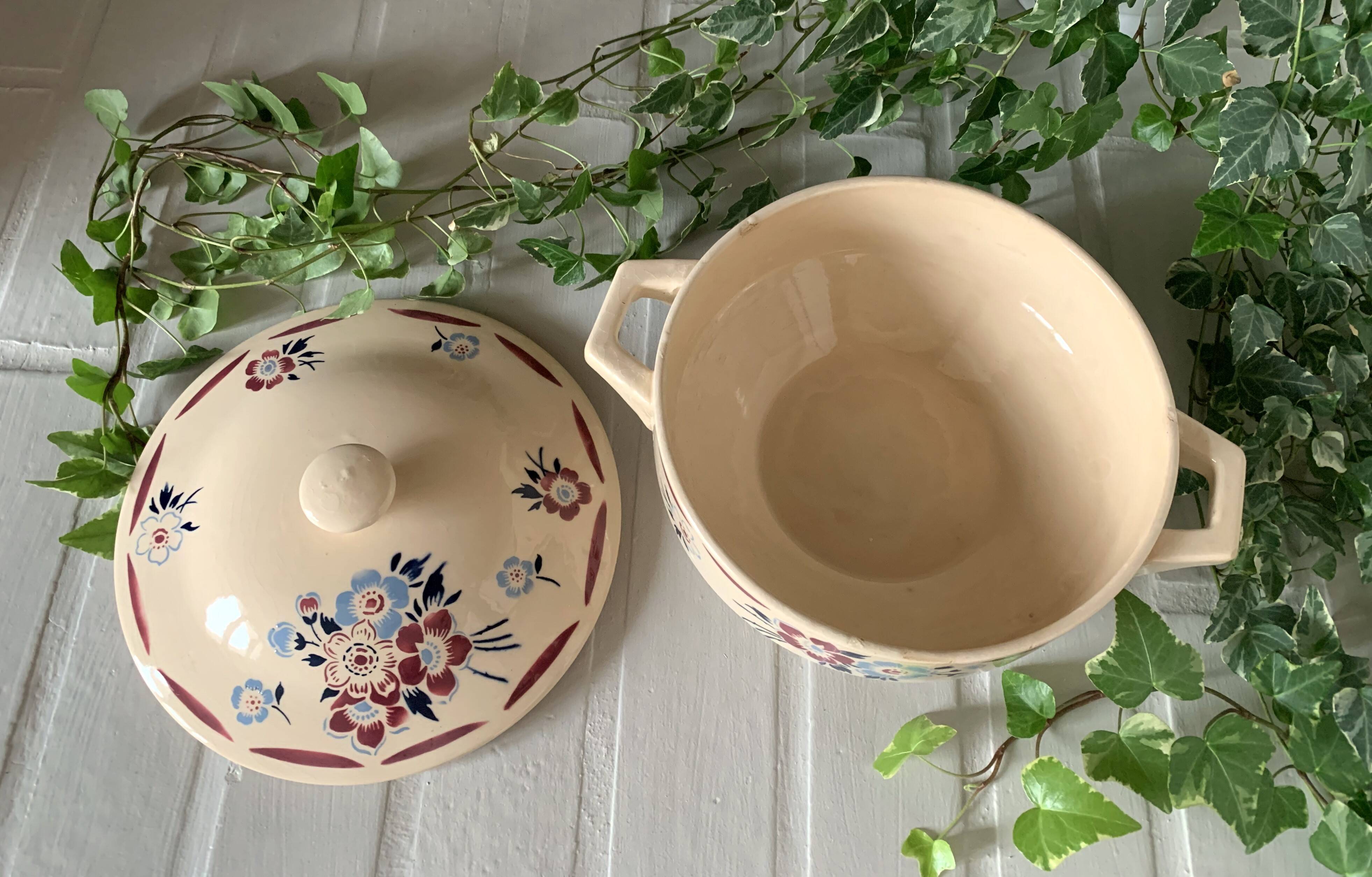 Old tureen / vegetable bowl in earthenware from Lunéville K&G