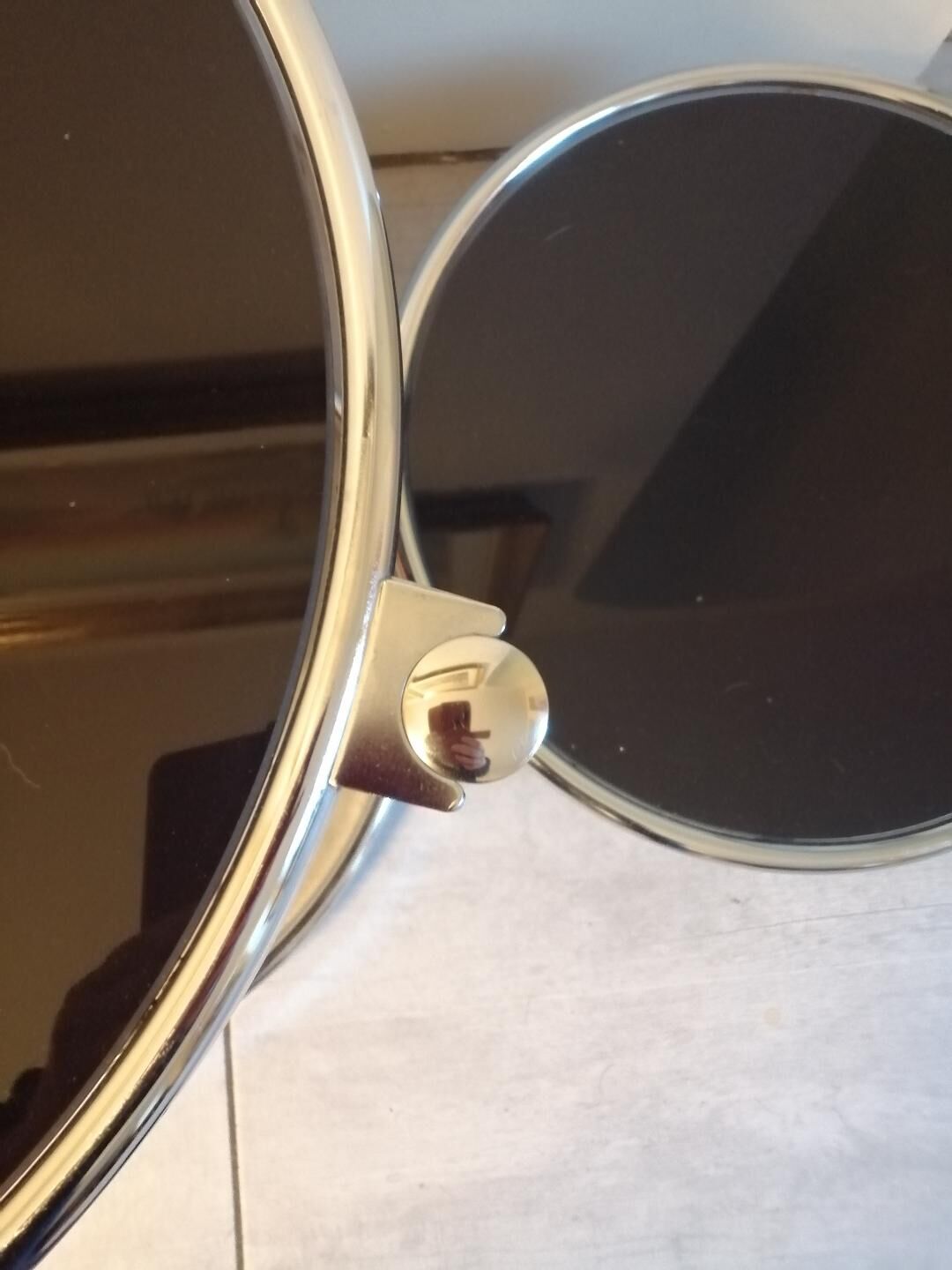 Round coffee table 3 extendable trays