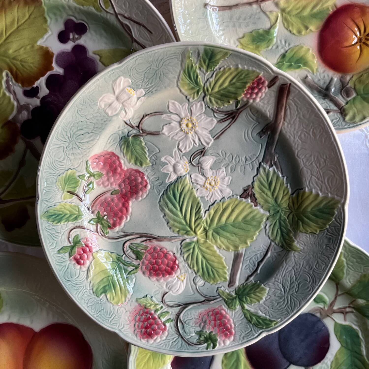 Barbotine dessert plates