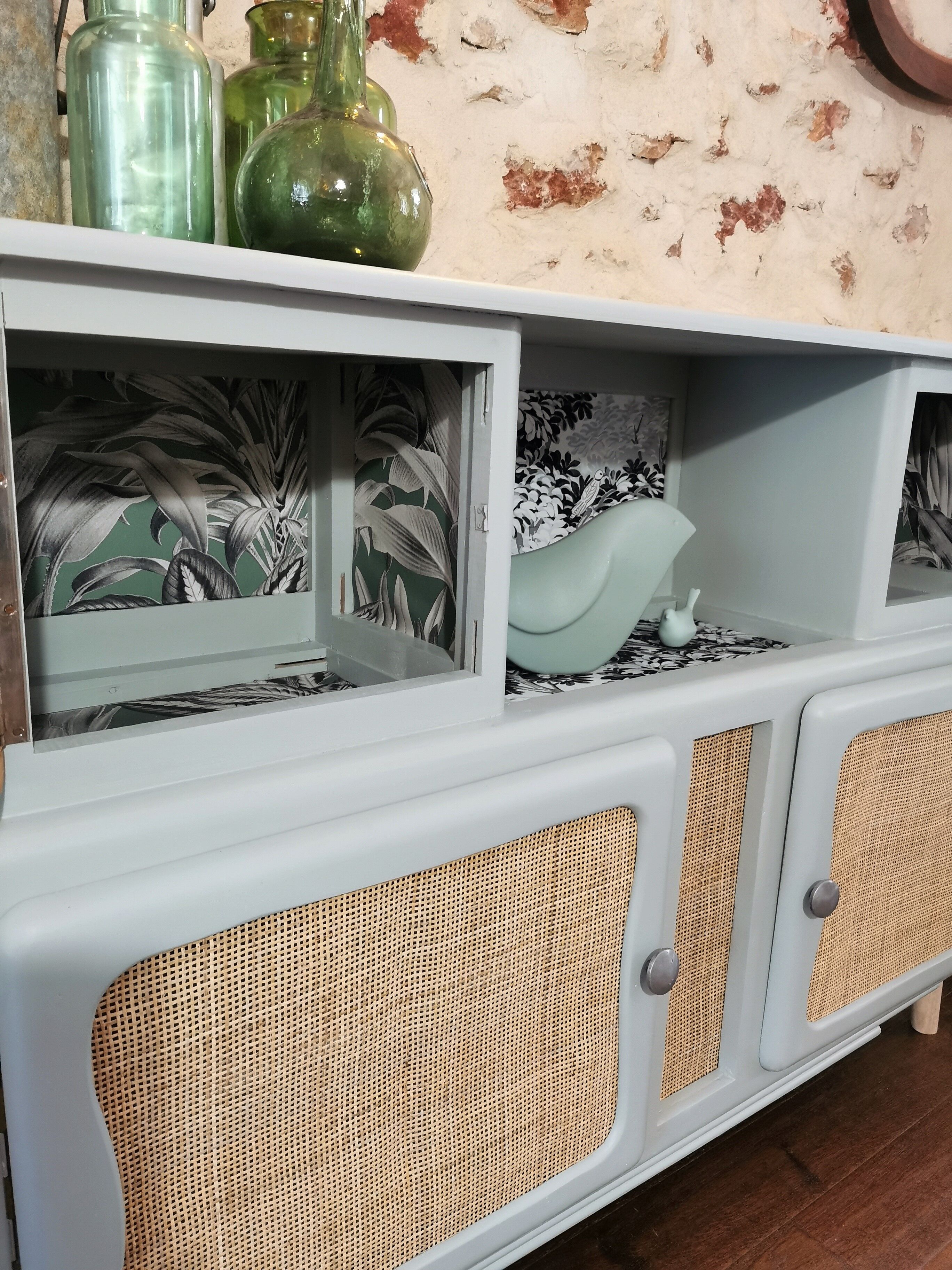 Mado buffet top hijacked