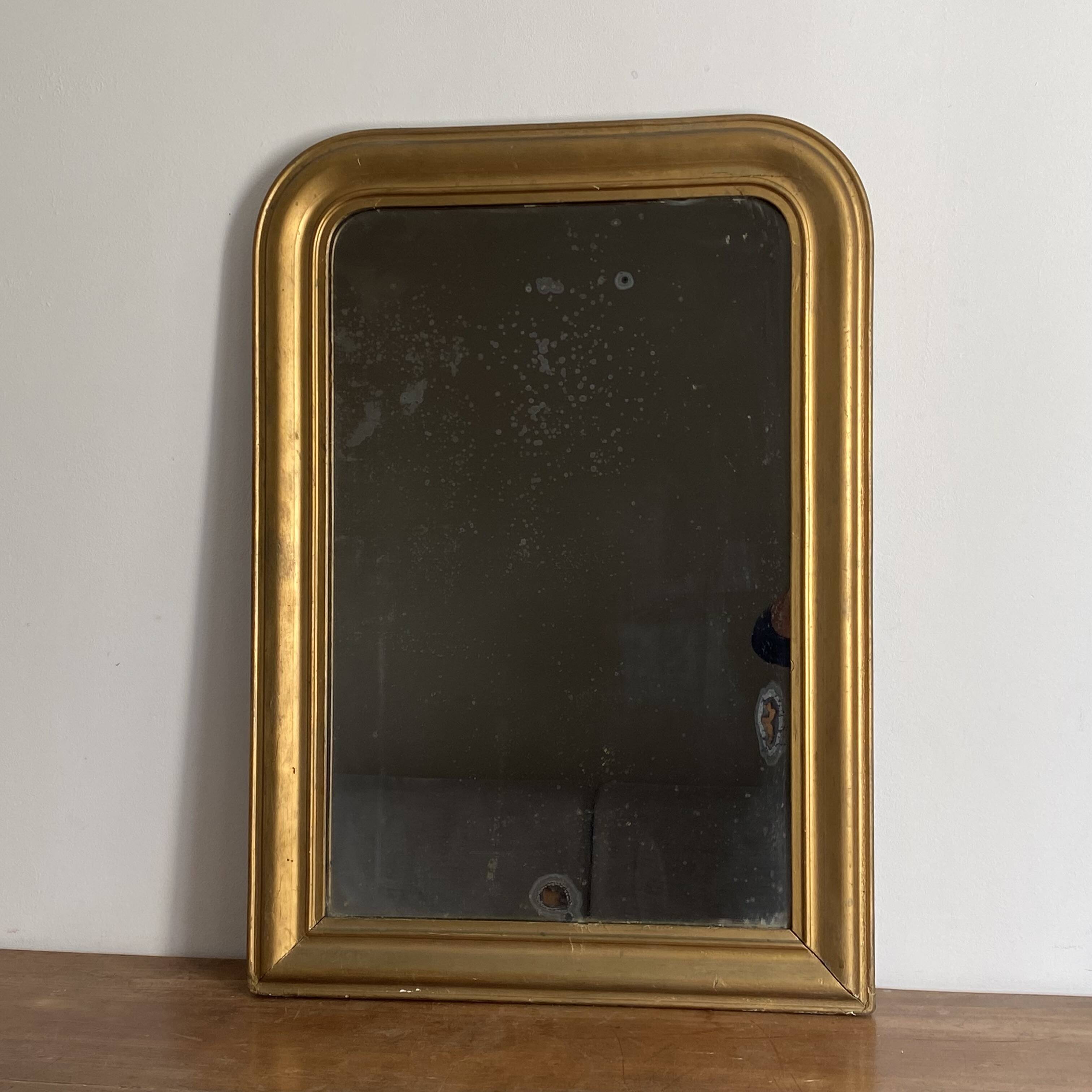 Louis Philippe mirror, late 19th century. Gilded. 88x62.