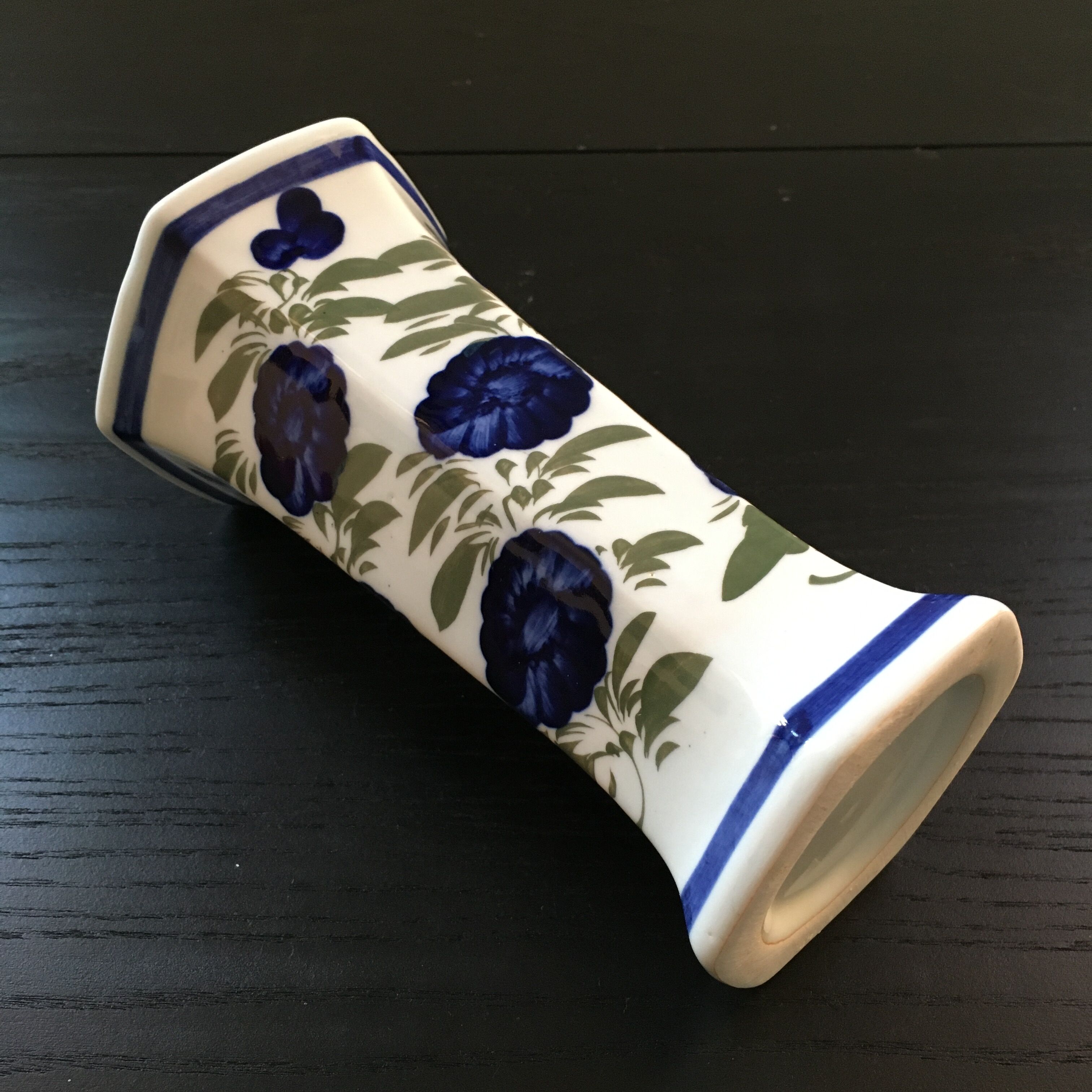 Vase blanc décor indigo
