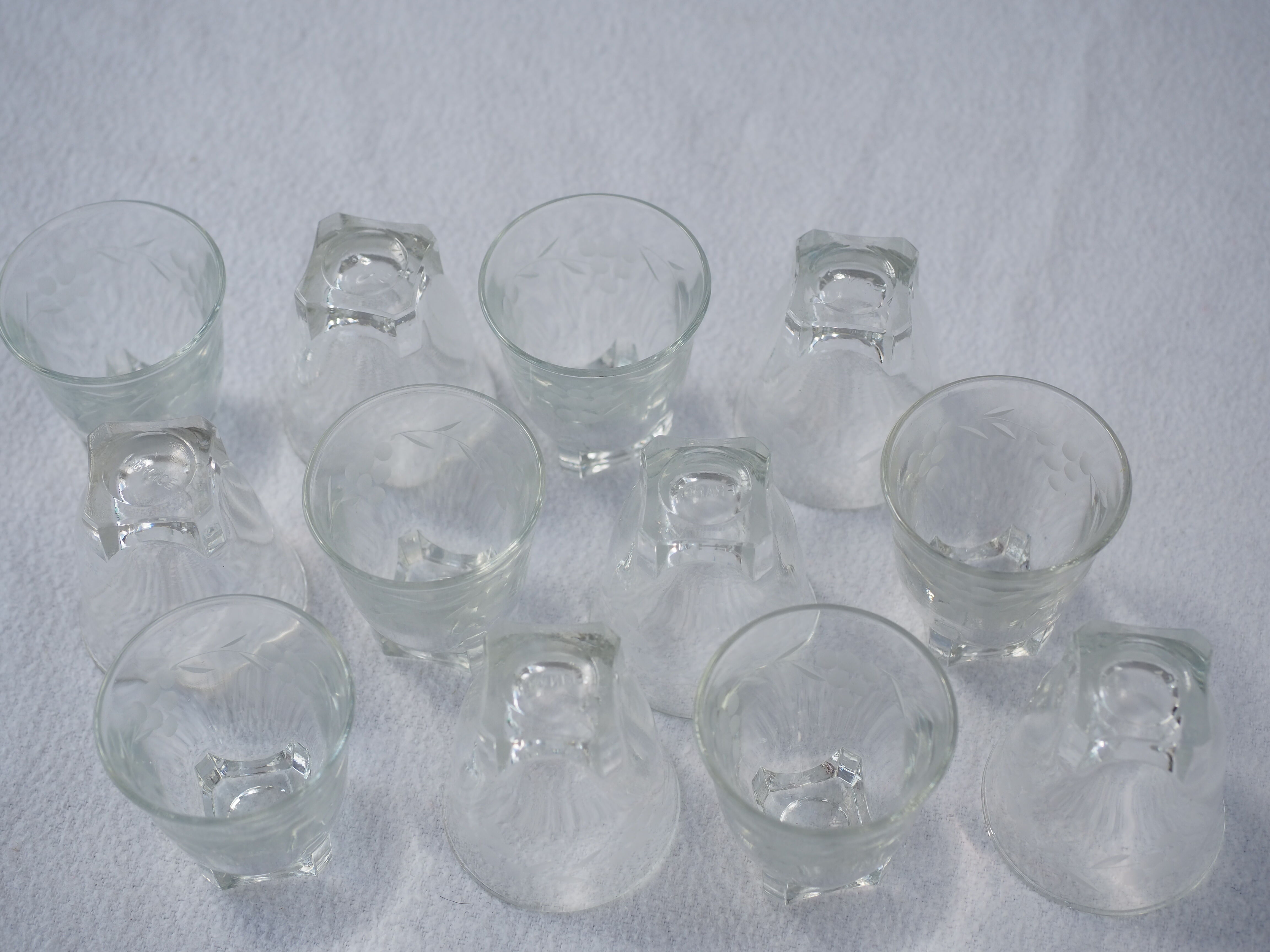 12 engraved liqueur glasses – from the 1960s-1970s