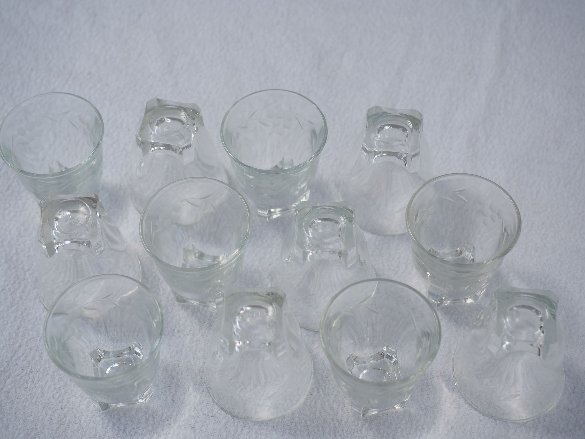 12 engraved liqueur glasses – from the 1960s-1970s