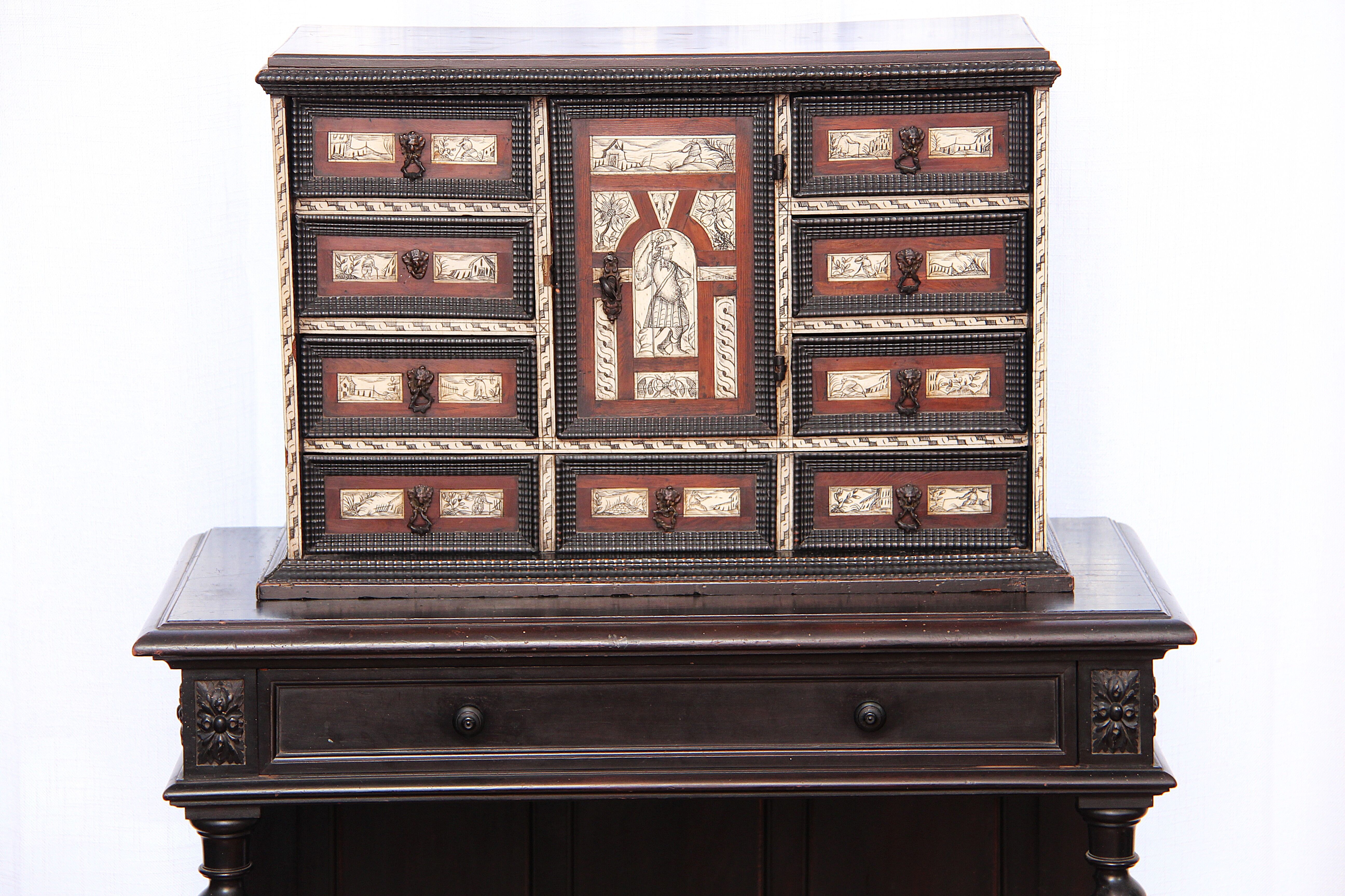 Cabinet Flamand du XVII ème siècle