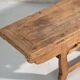 Table basse de grand format en cèdre à ceinture sculptée – Chine, vers 1920