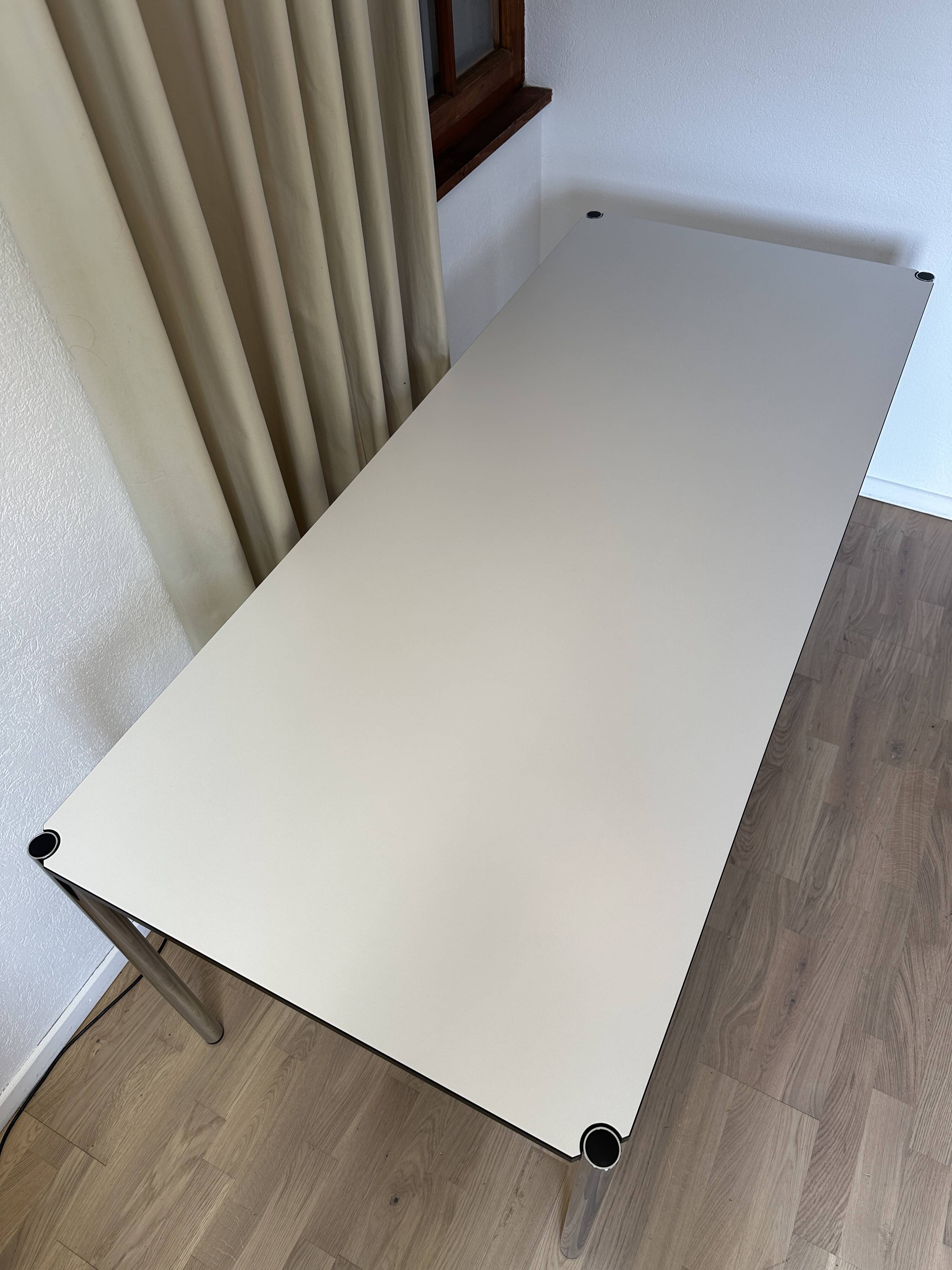 USM Haller desk in pearl grey laminate