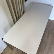Bureau USM Haller en stratifié gris perle