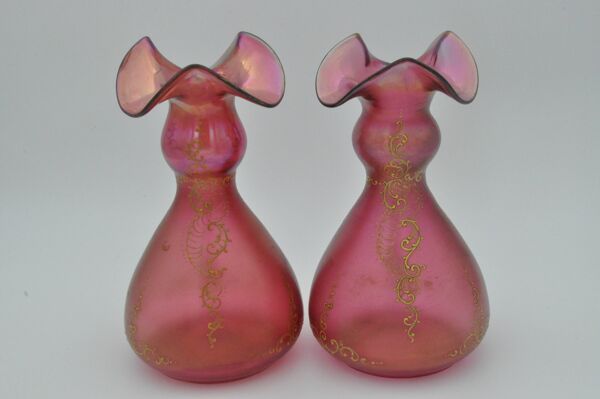 Ancienne paire de vases pâte de verre réhaussée d'émail doré décor art nouveau