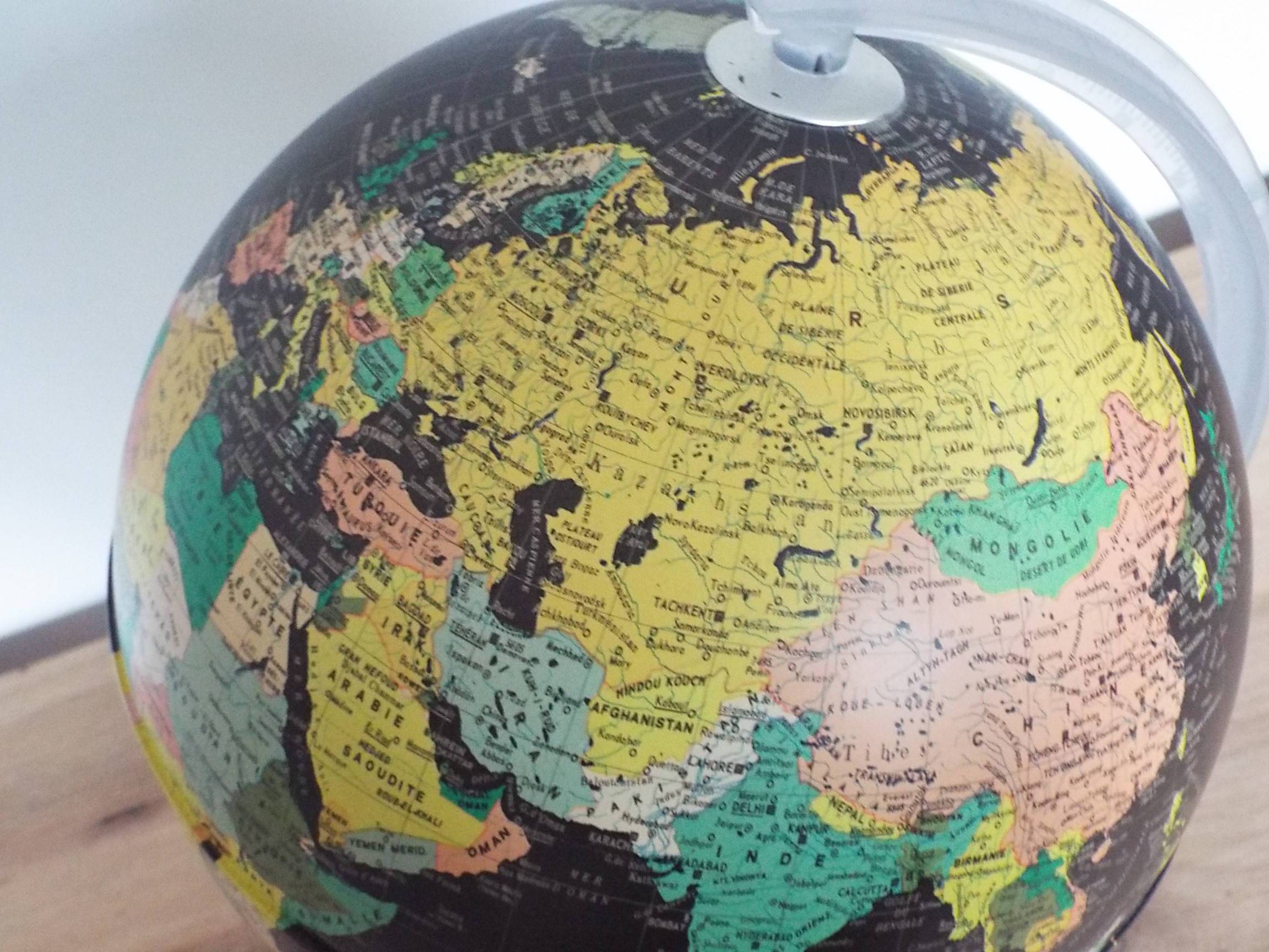 80s luminous terrestrial globe