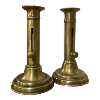 Paire de chandeliers anciens à système en laiton