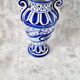 Vase en céramique du Portugal avec poisson mythologique