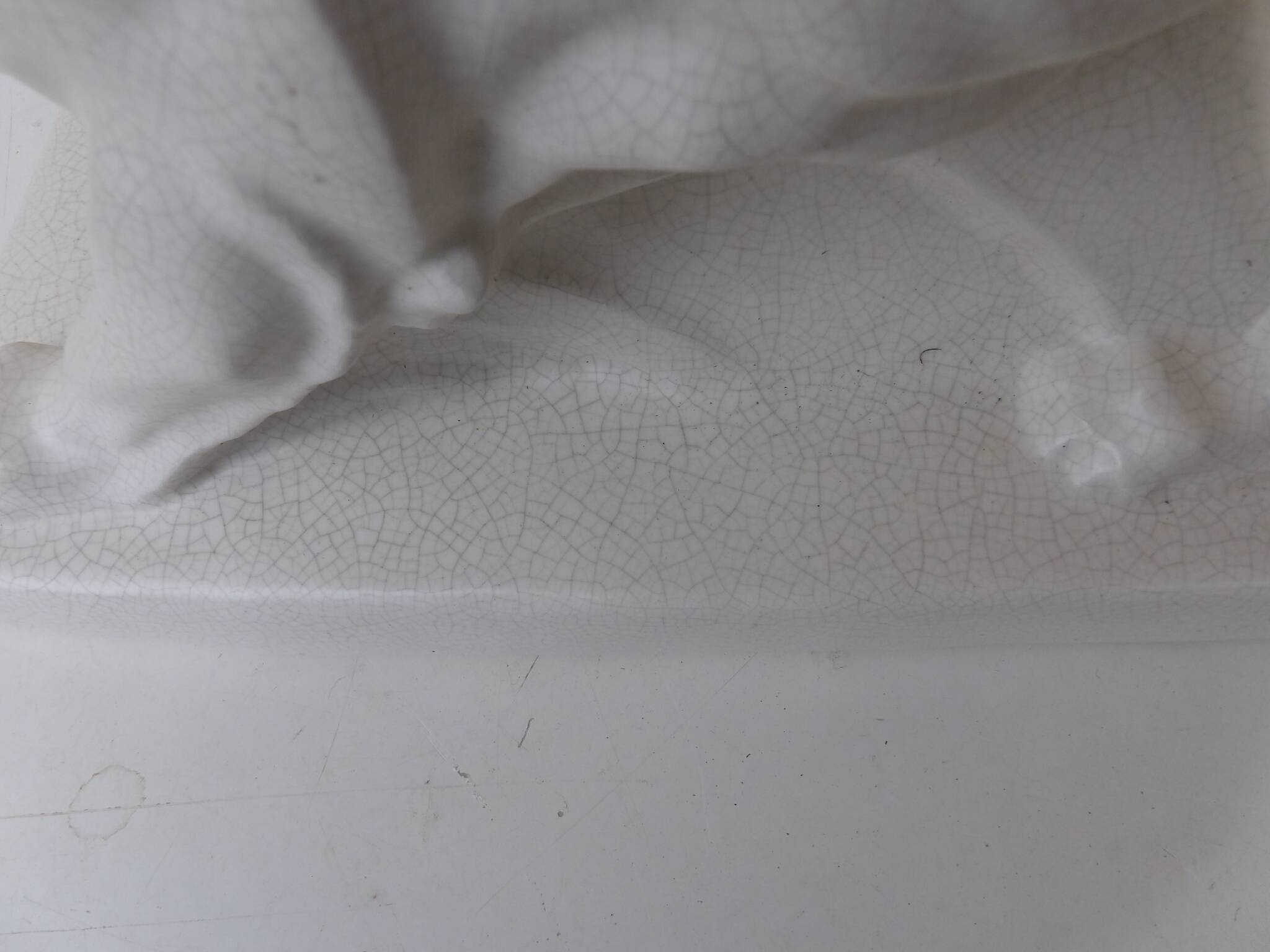 Cracked ceramic lion