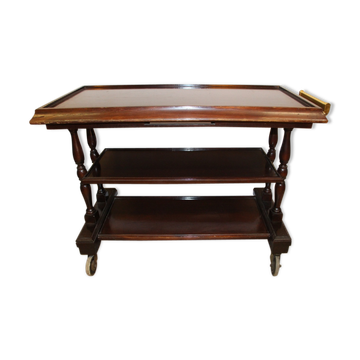 Serving table
