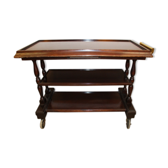 Serving table