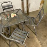 Chaises et table TOLIX